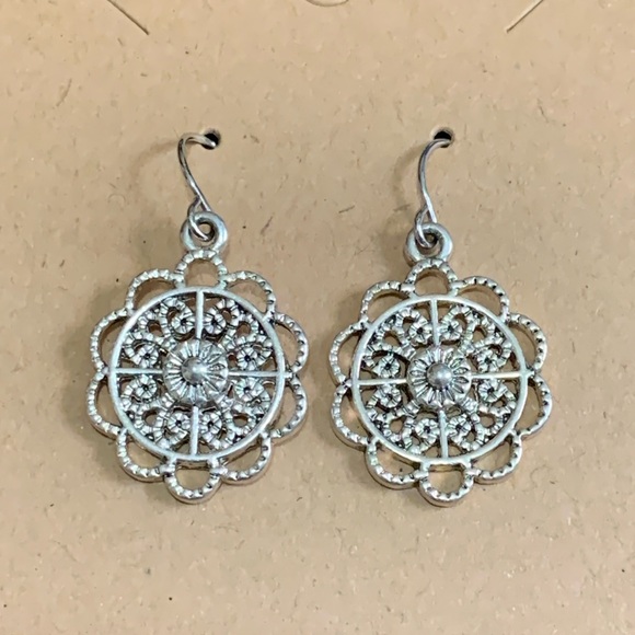 Jewelry - Silver tone earrings